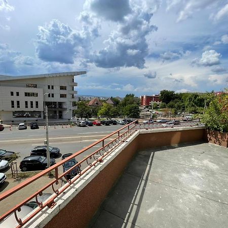 Propriete Ten - Close To University, Hospital And Downtown Яш Екстериор снимка
